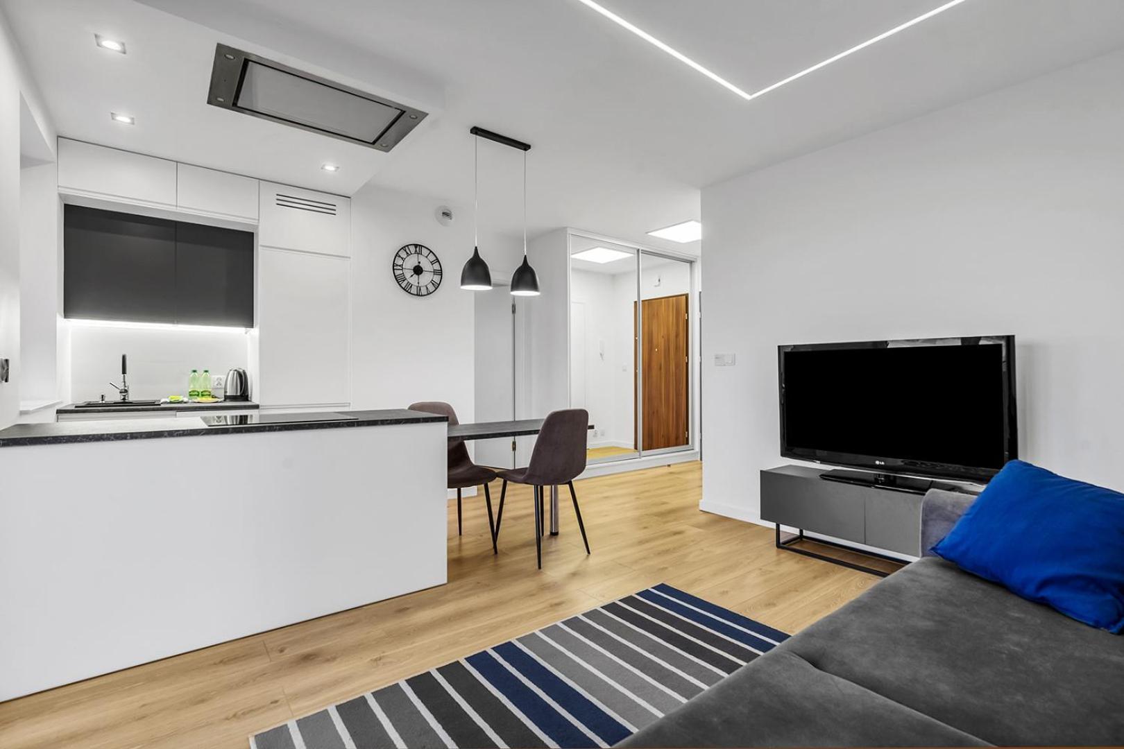 12th Floor Wola Modern Apartment Warschau